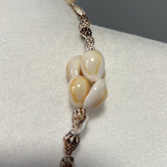 Vintage Handmade Seashell Necklace from the 1960s in pristine condition. - Picture 8 of 8